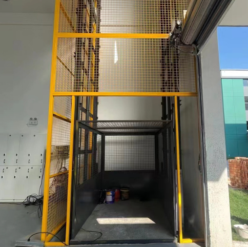 宁化导轨式升降机助力物流园破解运输难题